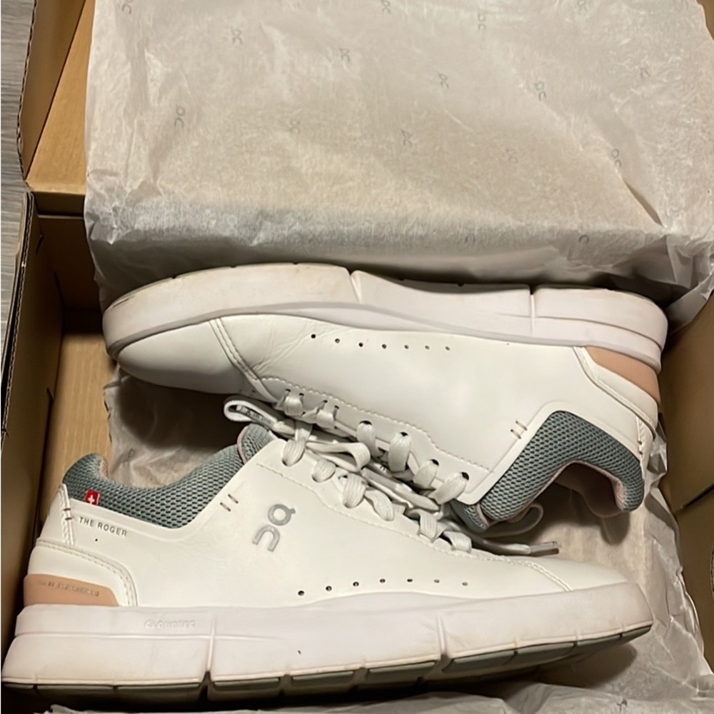 On Cloud Shoes THE ROGER Advantage